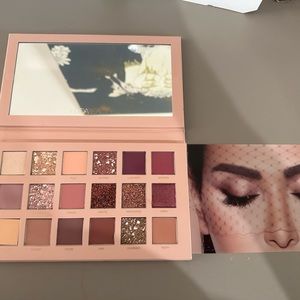 Huda Beauty New Nude Eyeshadow palette NEW